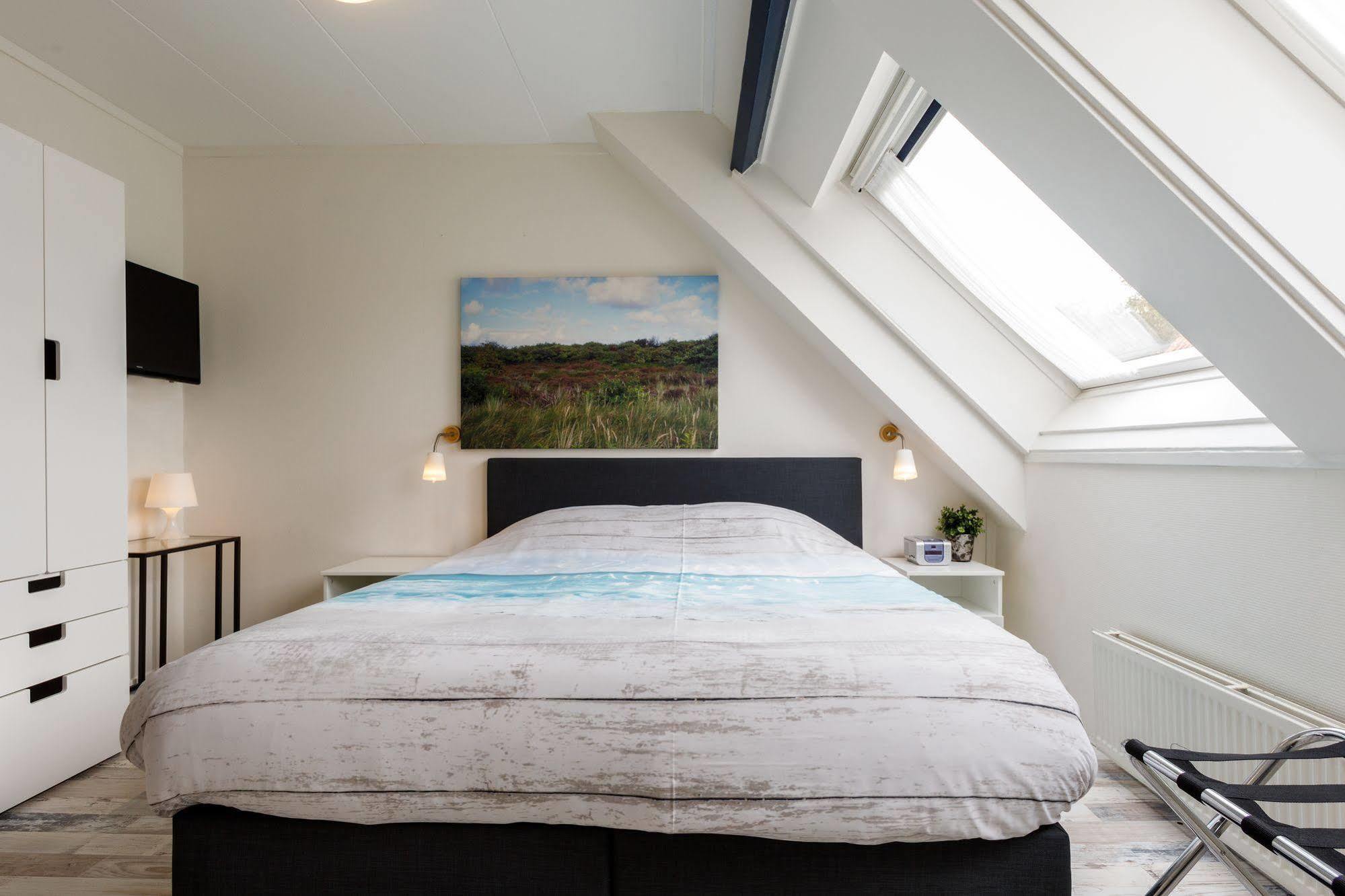 Hotel Dichtbijzee 3*